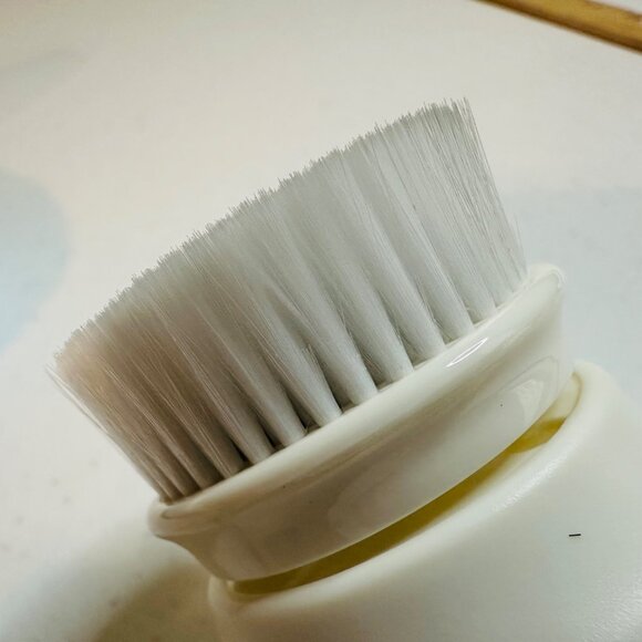 Vanity Planet Body and Facial Cleansing Brush Kit 3 Interchangeable Brushes - Picture 8 of 14